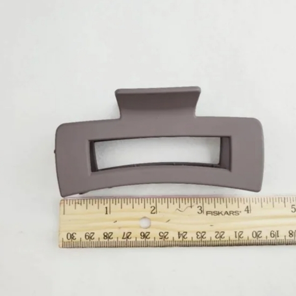 Claw Clip Hair Accessories - Picture 3 of 4